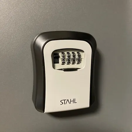 West / Parking Free *